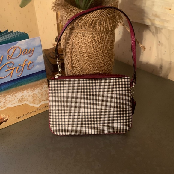 COACH wristlet / mini bag, black plaid vinyl, maroon leather strap and lettering - Picture 4 of 8